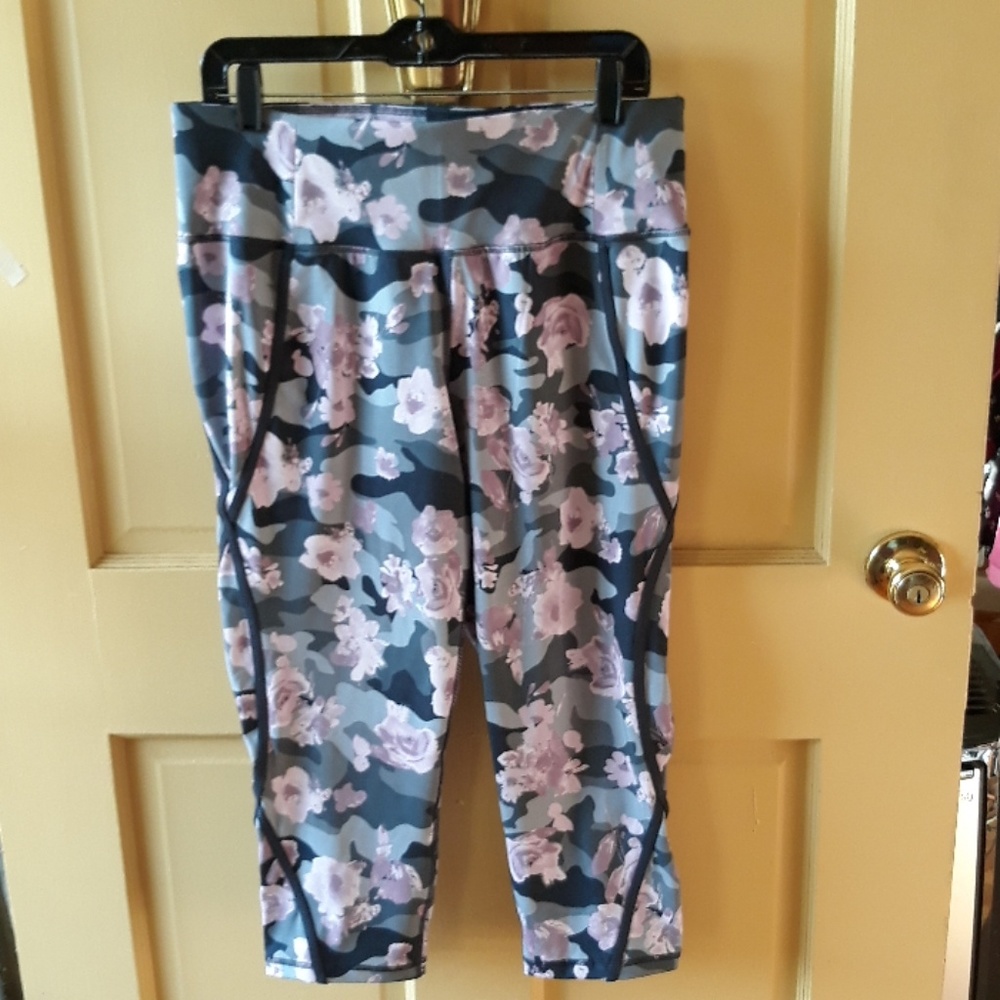 Cute floral active capris size 14/16